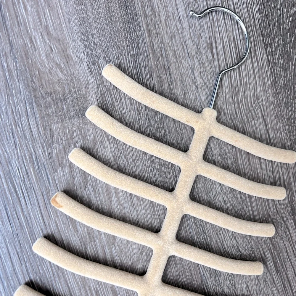 Velvet Accessory Hangers Set of 3 Tan Cream Tiered NWT
